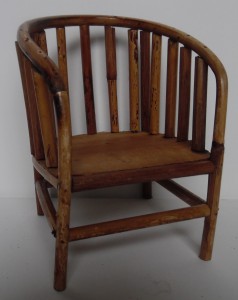 Flot stol lavet af træ til nisser, dukker og meget andet
