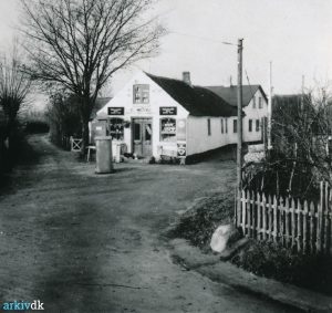 Købmand Wiells butik, Vesterby, Fejø, cirka 1950